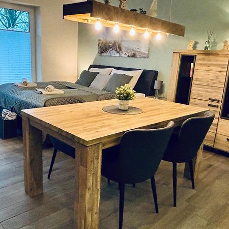 Kleine Auszeit -- Inklusive Parkplatz & Wifi, Geschirrspueler, Waschmaschine & Terrasse Mit Strandkorb -- Perfekt Fuer Urlaub & Business シャルボイツ エクステリア 写真