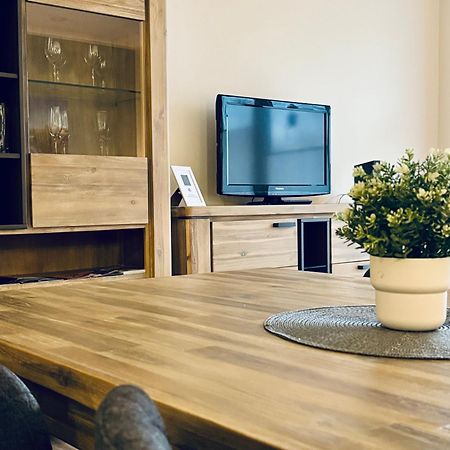 Kleine Auszeit -- Inklusive Parkplatz & Wifi, Geschirrspueler, Waschmaschine & Terrasse Mit Strandkorb -- Perfekt Fuer Urlaub & Business シャルボイツ エクステリア 写真