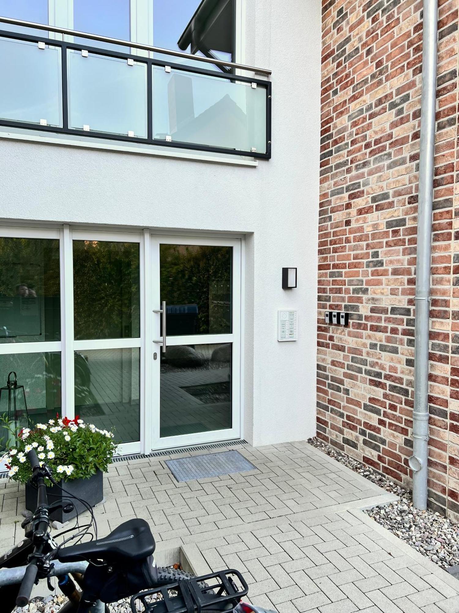 Kleine Auszeit -- Inklusive Parkplatz & Wifi, Geschirrspueler, Waschmaschine & Terrasse Mit Strandkorb -- Perfekt Fuer Urlaub & Business シャルボイツ エクステリア 写真