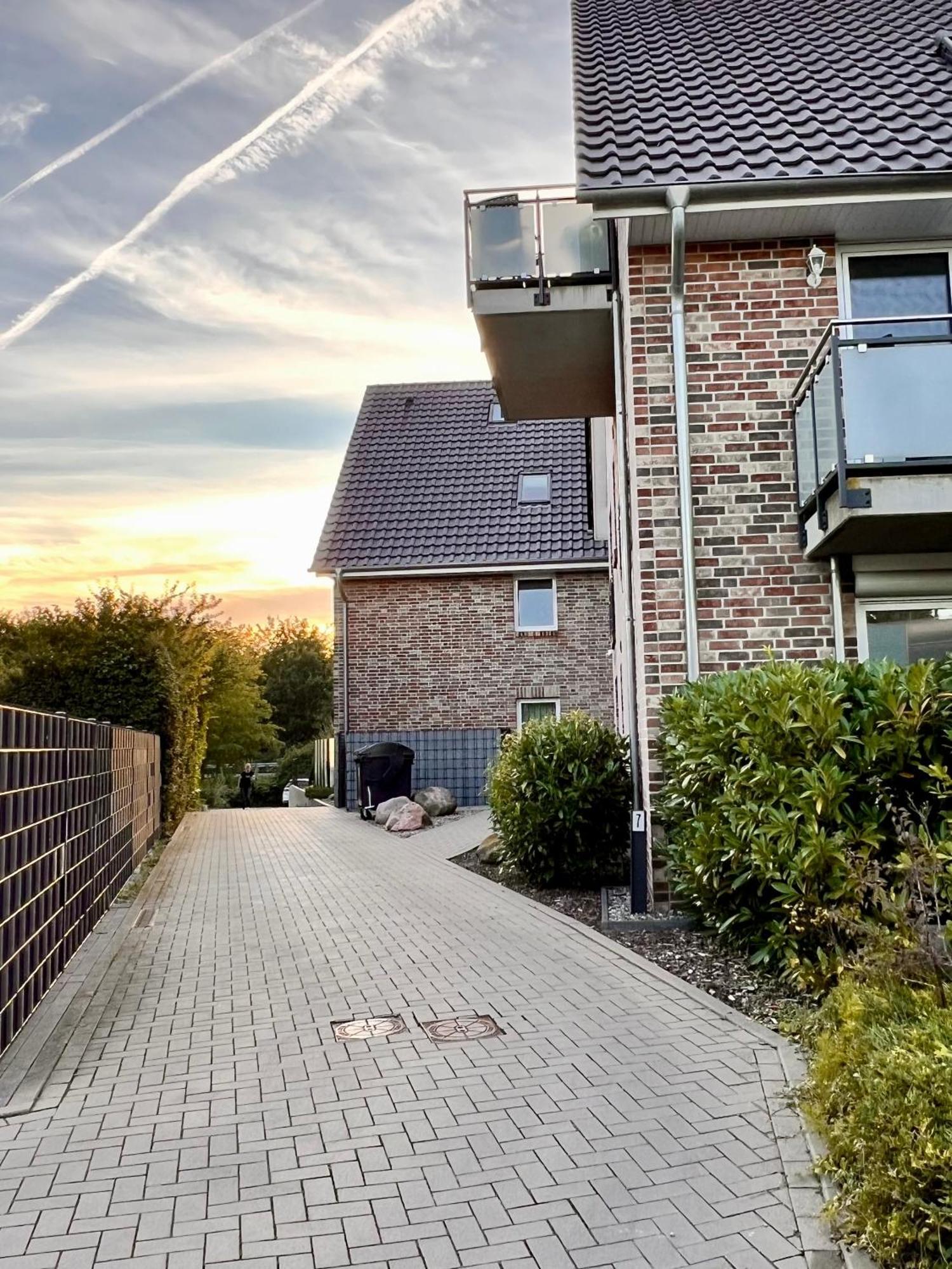 Kleine Auszeit -- Inklusive Parkplatz & Wifi, Geschirrspueler, Waschmaschine & Terrasse Mit Strandkorb -- Perfekt Fuer Urlaub & Business シャルボイツ エクステリア 写真