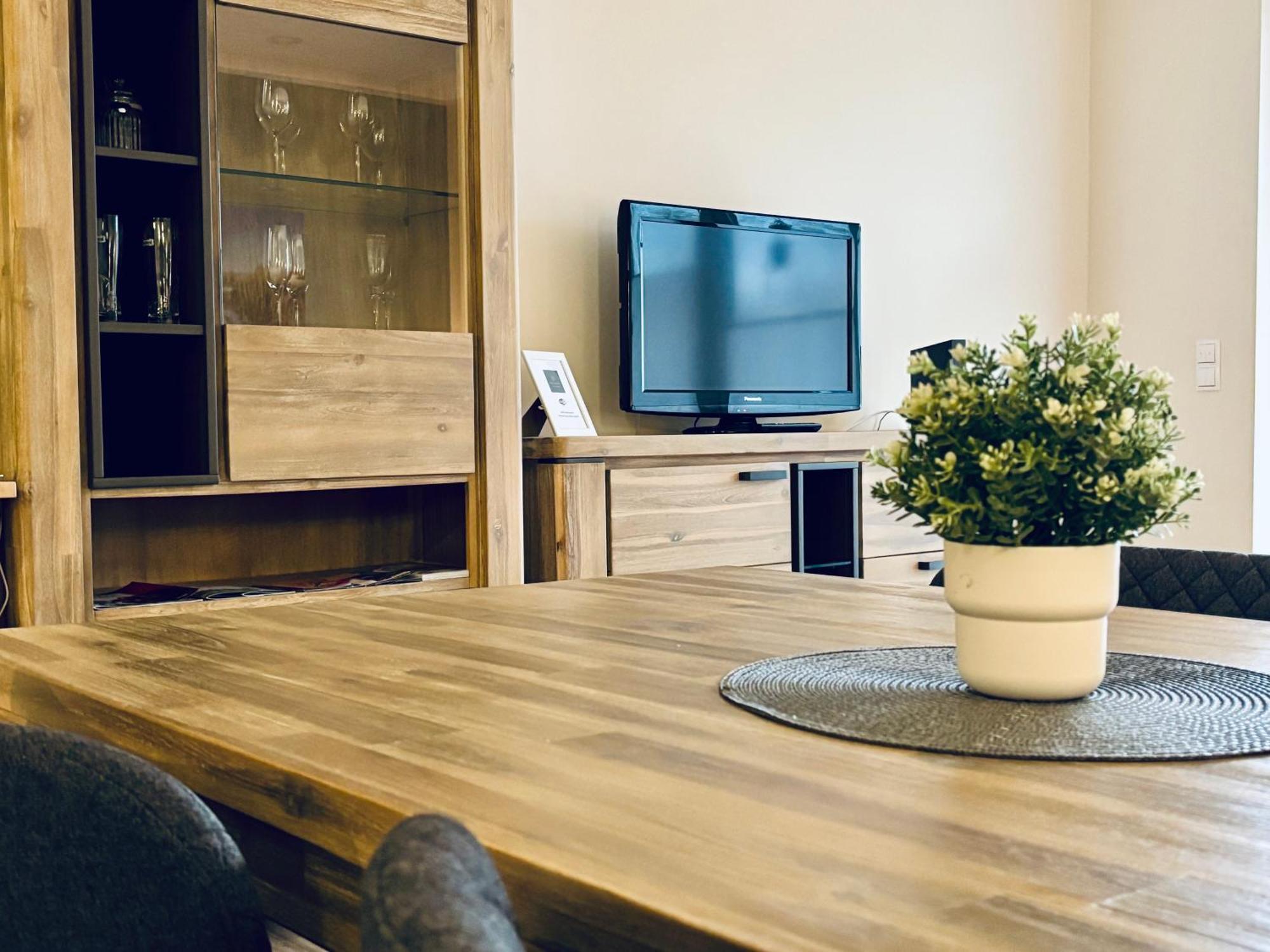 Kleine Auszeit -- Inklusive Parkplatz & Wifi, Geschirrspueler, Waschmaschine & Terrasse Mit Strandkorb -- Perfekt Fuer Urlaub & Business シャルボイツ エクステリア 写真